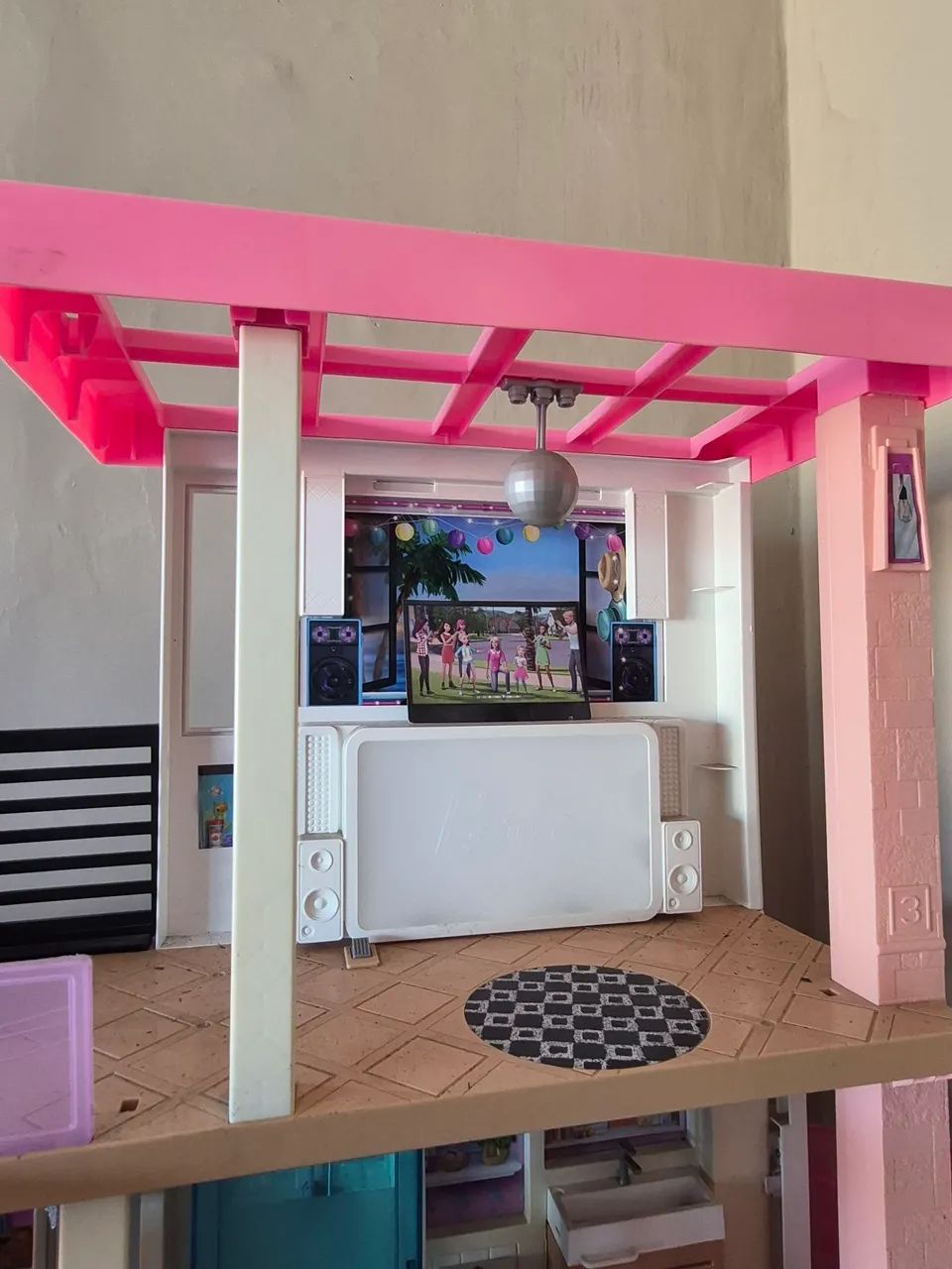 VENDO CASA DA BARBIE SEMI NOVA  - Foto 4
