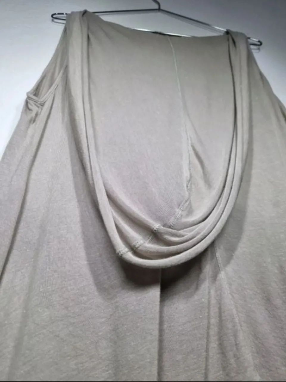 Camiseta com touca  - Foto 2