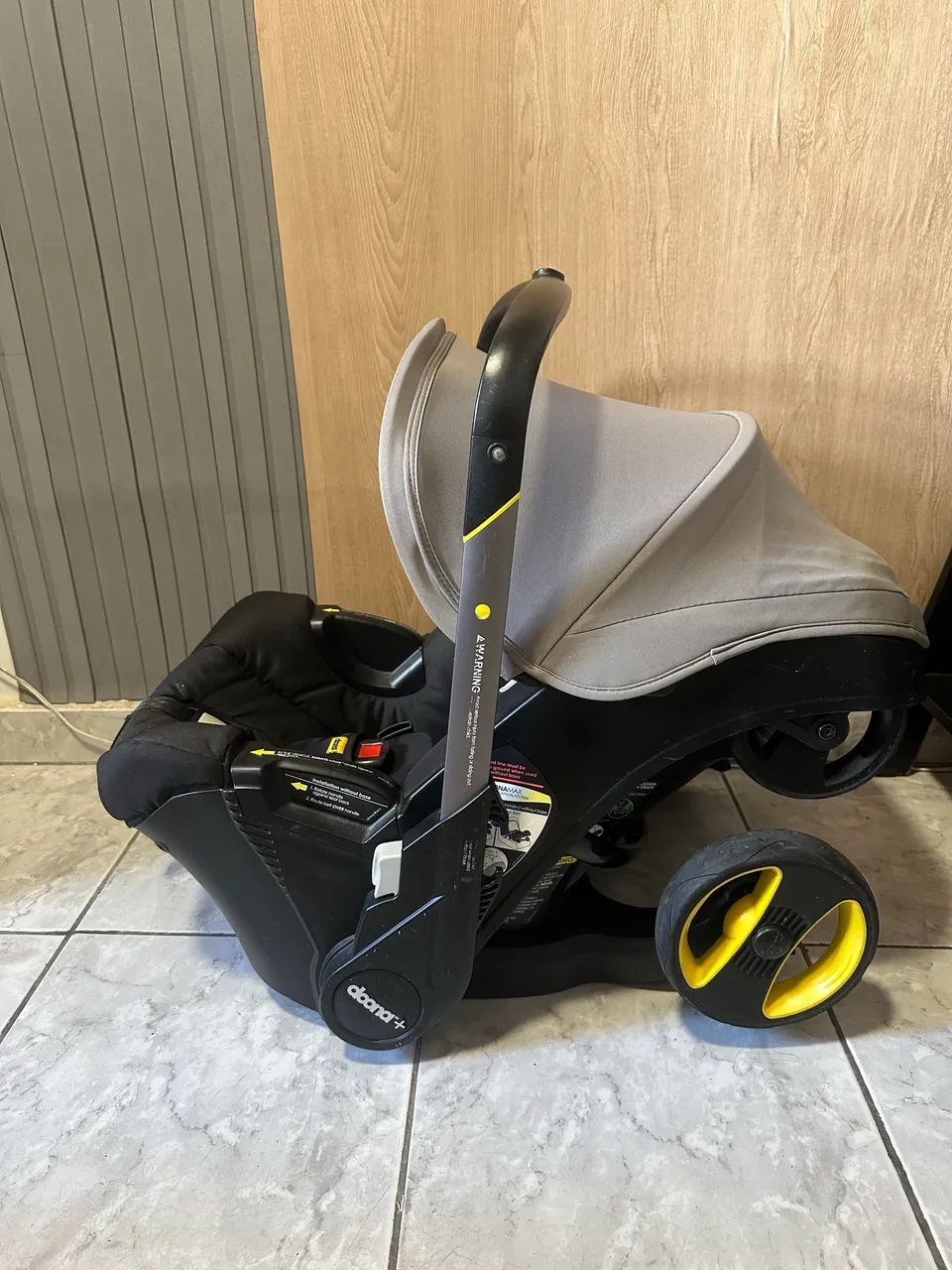 Bebê conforto que vira carrinho de passeio DOONA - Foto 3