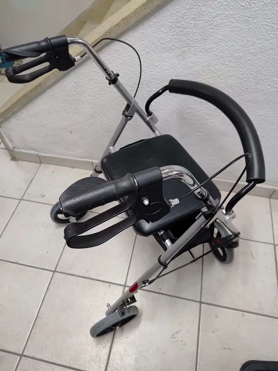 Andador/ cadeira de rodas