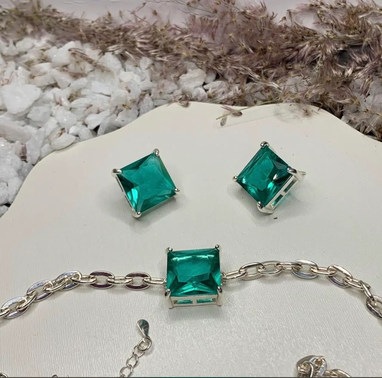 Conjunto colar e brinco pedra verde zircônia  - Foto 5