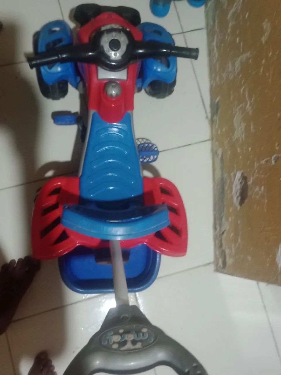 Vende-se carrinho de bebê.
