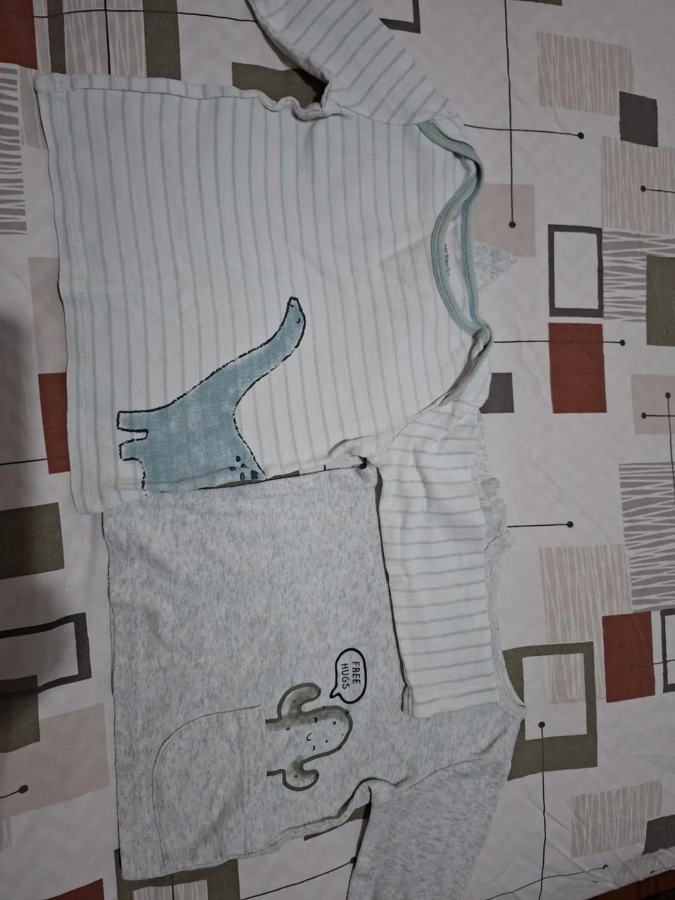 2 blusas carters 12 m