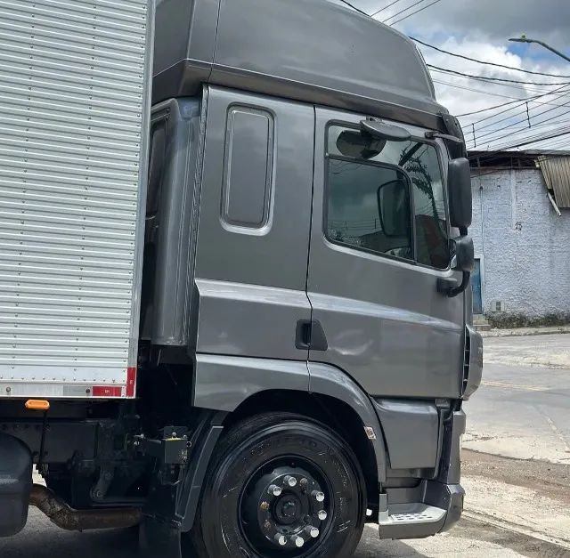 Daf Cf 310 6x2 Baú de 9 mts  - Foto 2