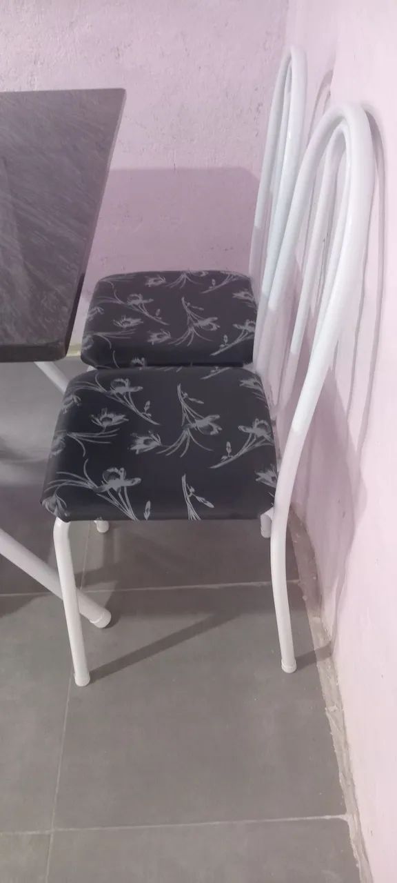 Mesa com 4 cadeiras  - Foto 3