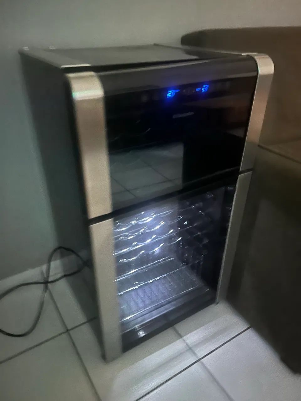 Adega Electrolux 2 portas 