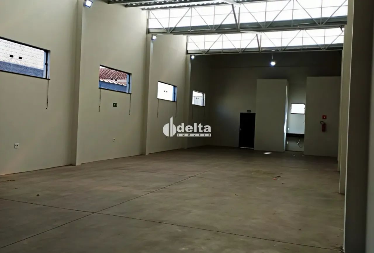Galpão disponível para para locação no bairro Minas Gerais em Uberlândia-MG