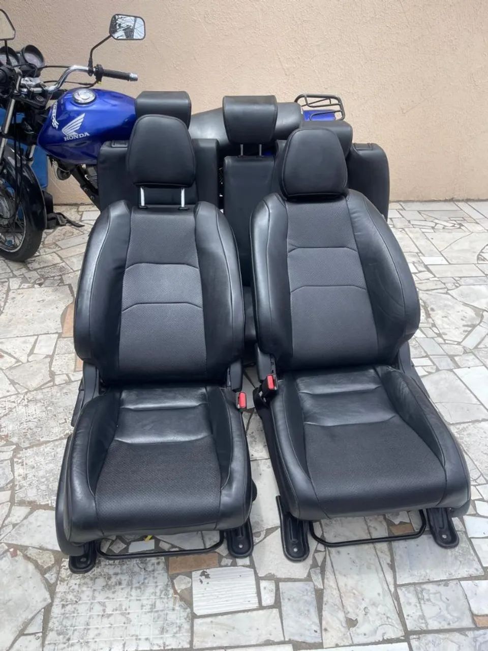 Bancos do HRV em couro  - Foto 2