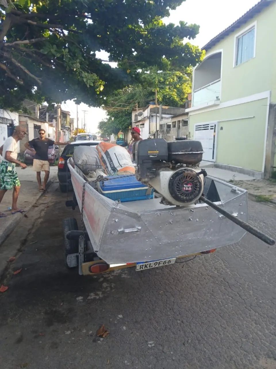 Lancha de alumínio com 2 motores e reboque
