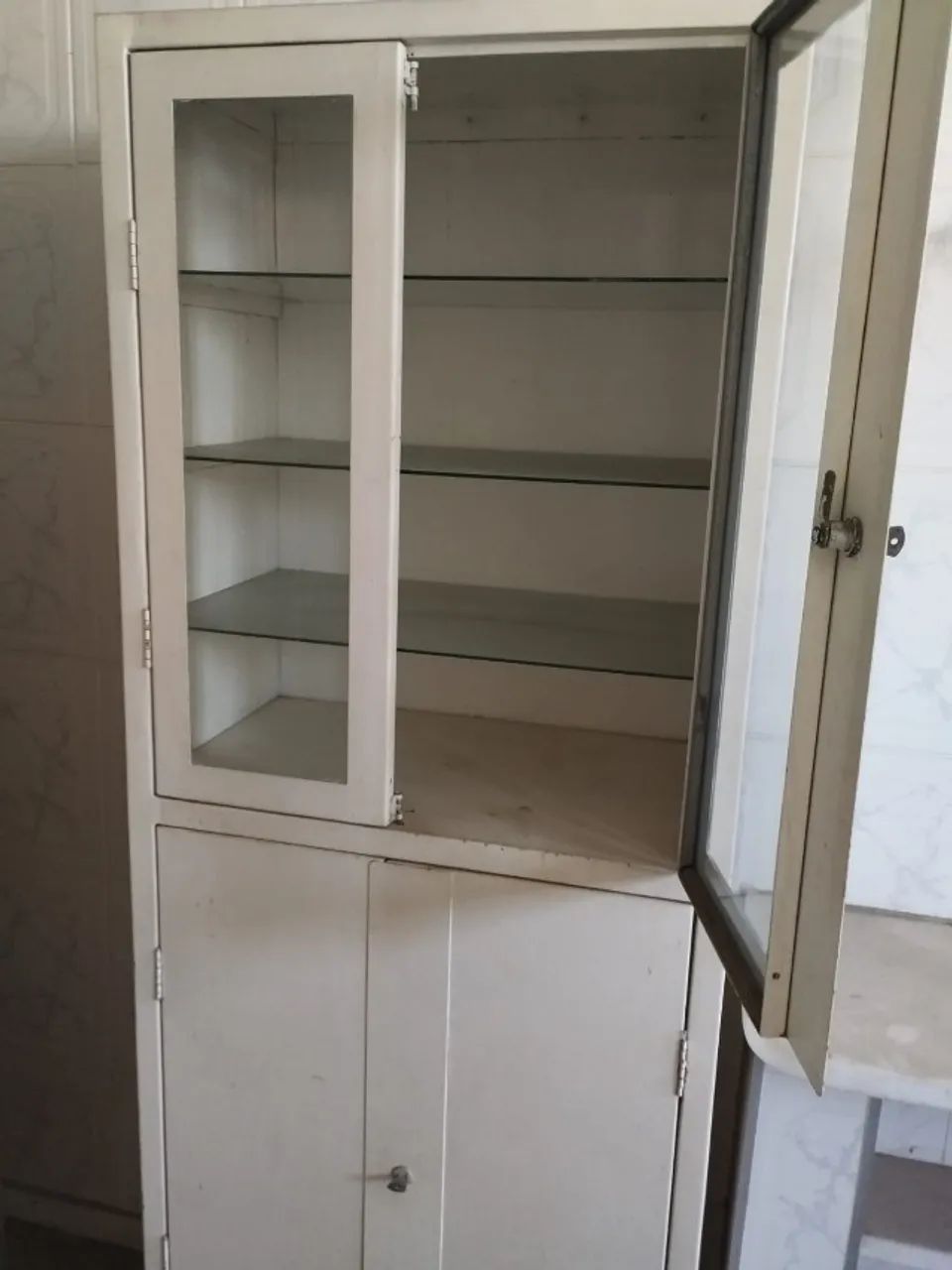 Armário  vitrine  hospitalar usado  - Foto 3