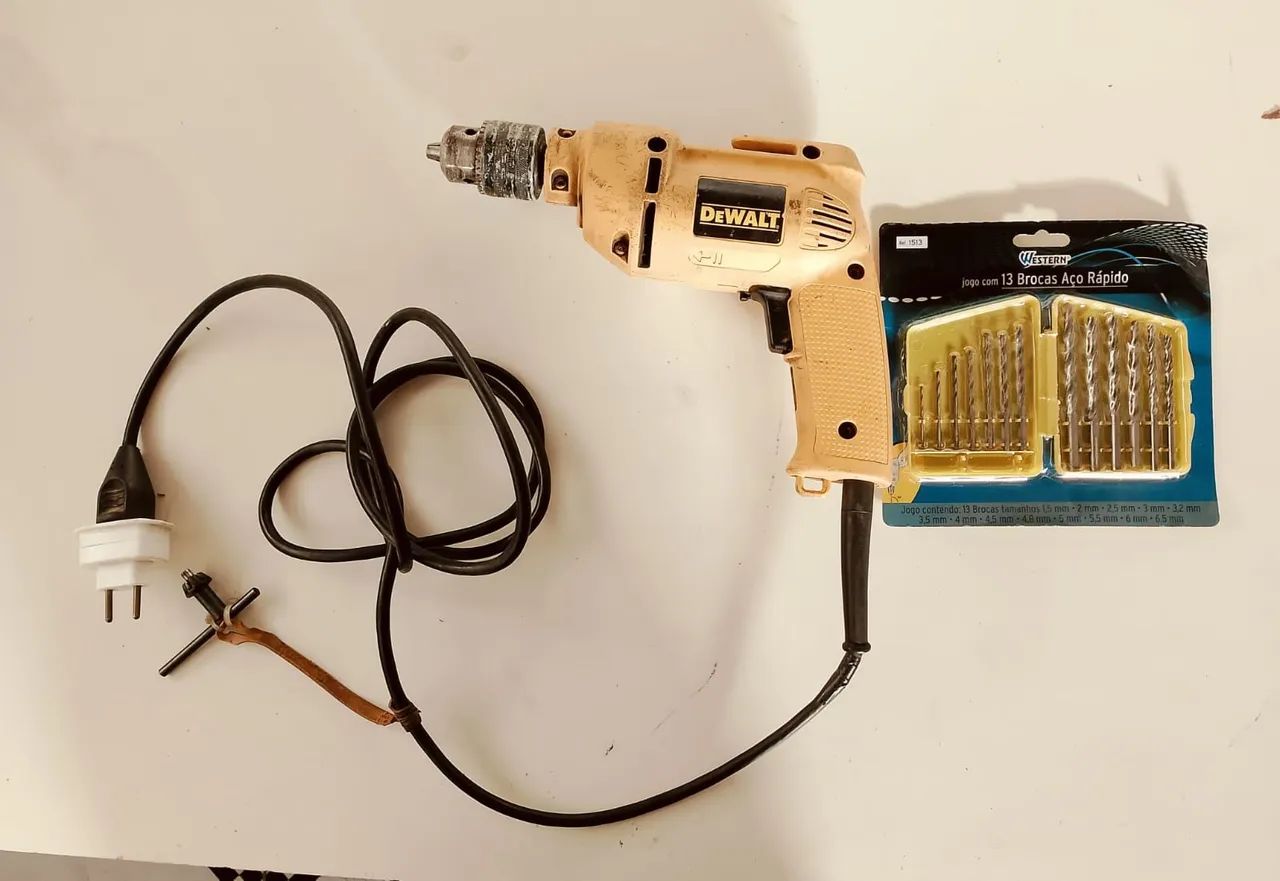 Furadeira de impacto Dewalt 550w