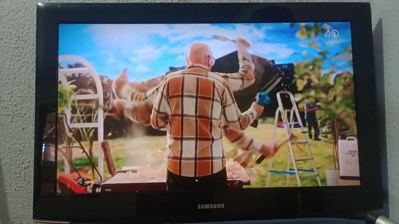 TV SAMSUNG 32 SUPER NOVA, NÃO TEM  UM ARRANHÃO 