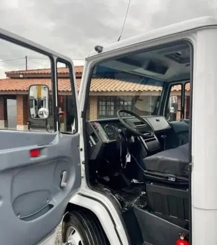 CAMINHÃO BAÚ 710  - Foto 2
