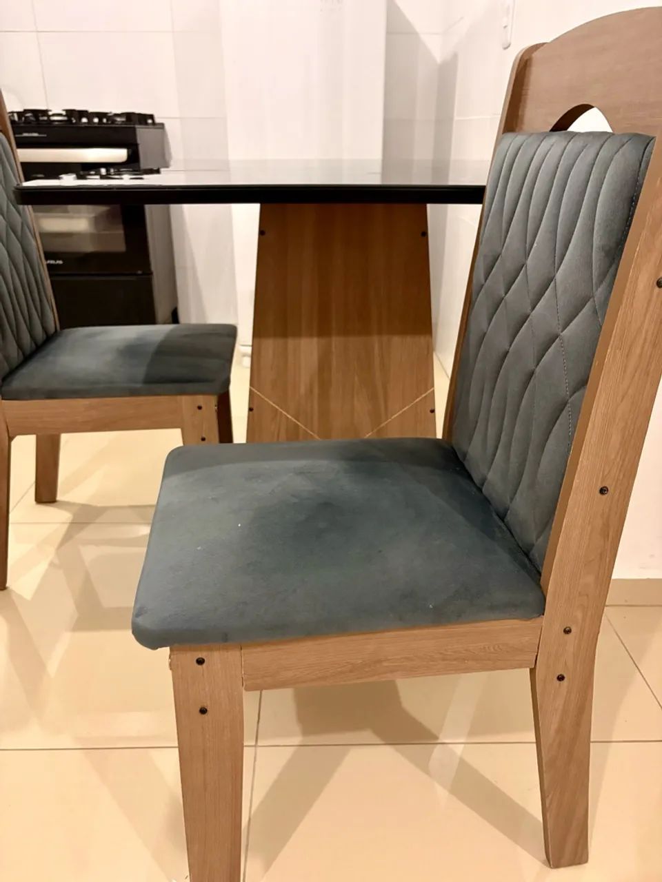 VENDE-SE MESA E DUAS CADEIRAS - Foto 3