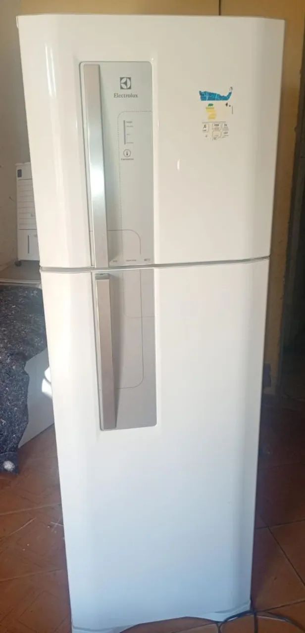 Vende-se geladeira Electrolux semi nova 
