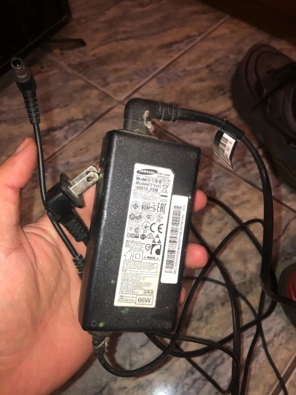 Defeito na tela - Televisão para retirada de peças com controle e fonte - Foto 2