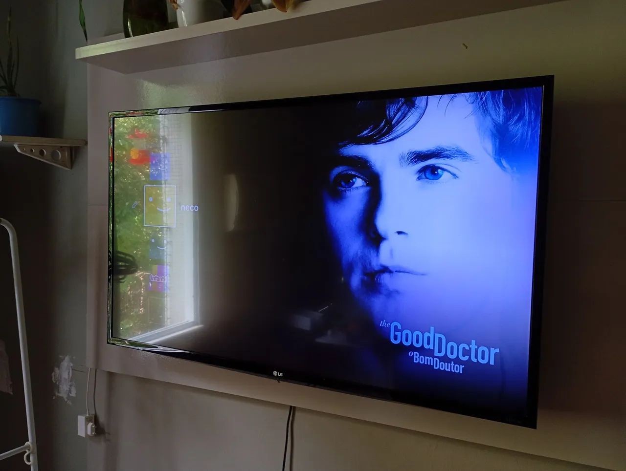 Smart TV LG 43 polegadas - Smart Nativa - Completa (Pés + Controle) - Foto 2