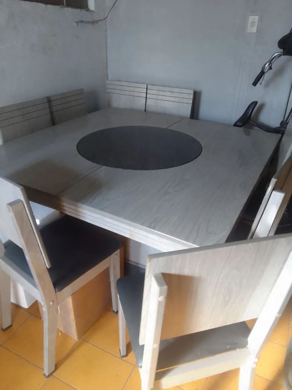 Mesa de jantar com 8 cadeiras