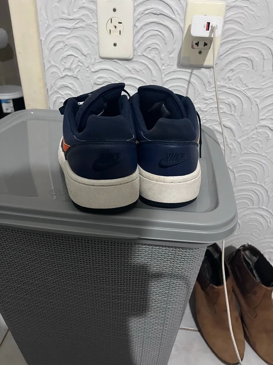 Tênis Nike full force low azul marinho + laranja  - Foto 2
