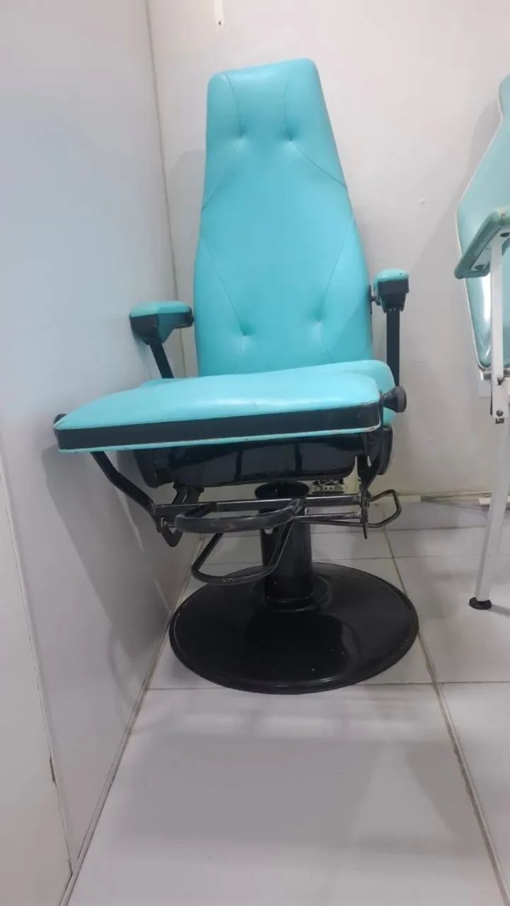 Vendo Cadeira de Podologia e maca!! - Foto 3