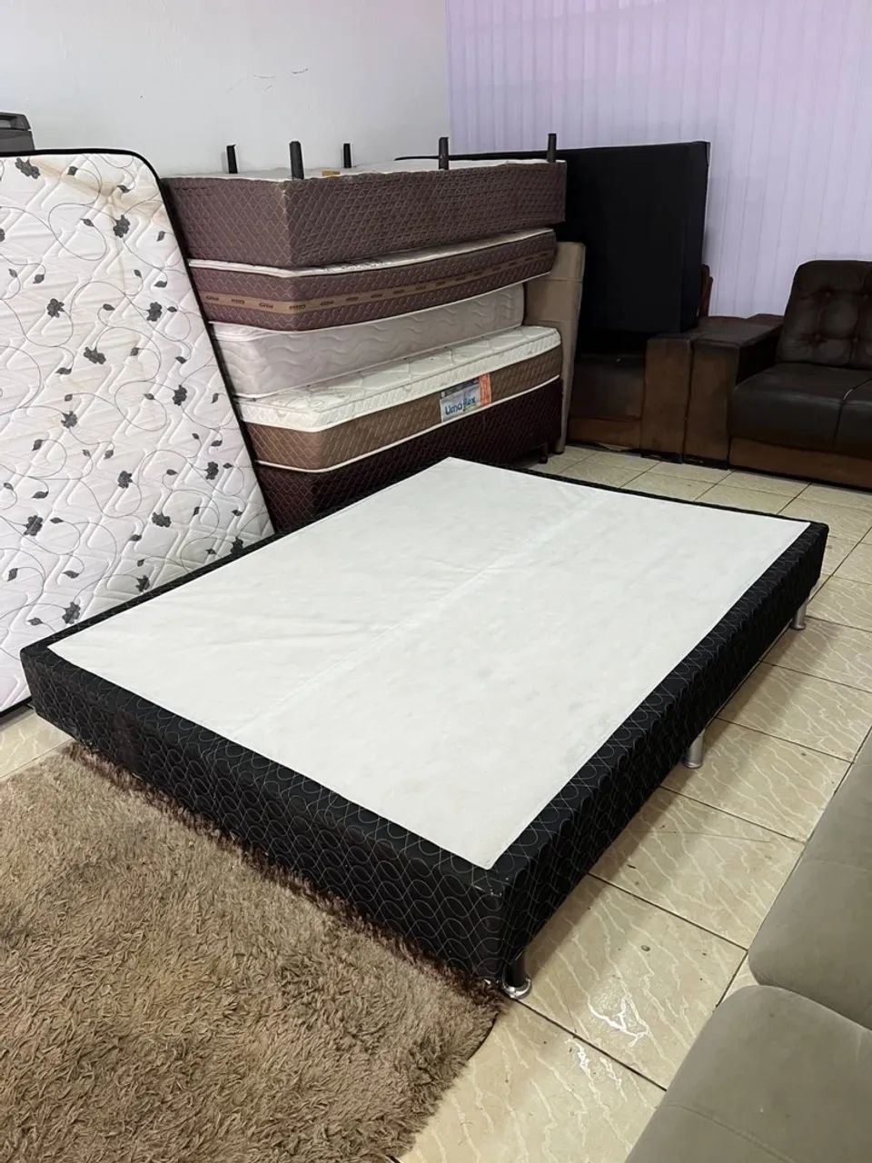 Cama BOX QUEEN Bem Conservada Colchão de Espuma D28 - Entrega Grátis  - Foto 3