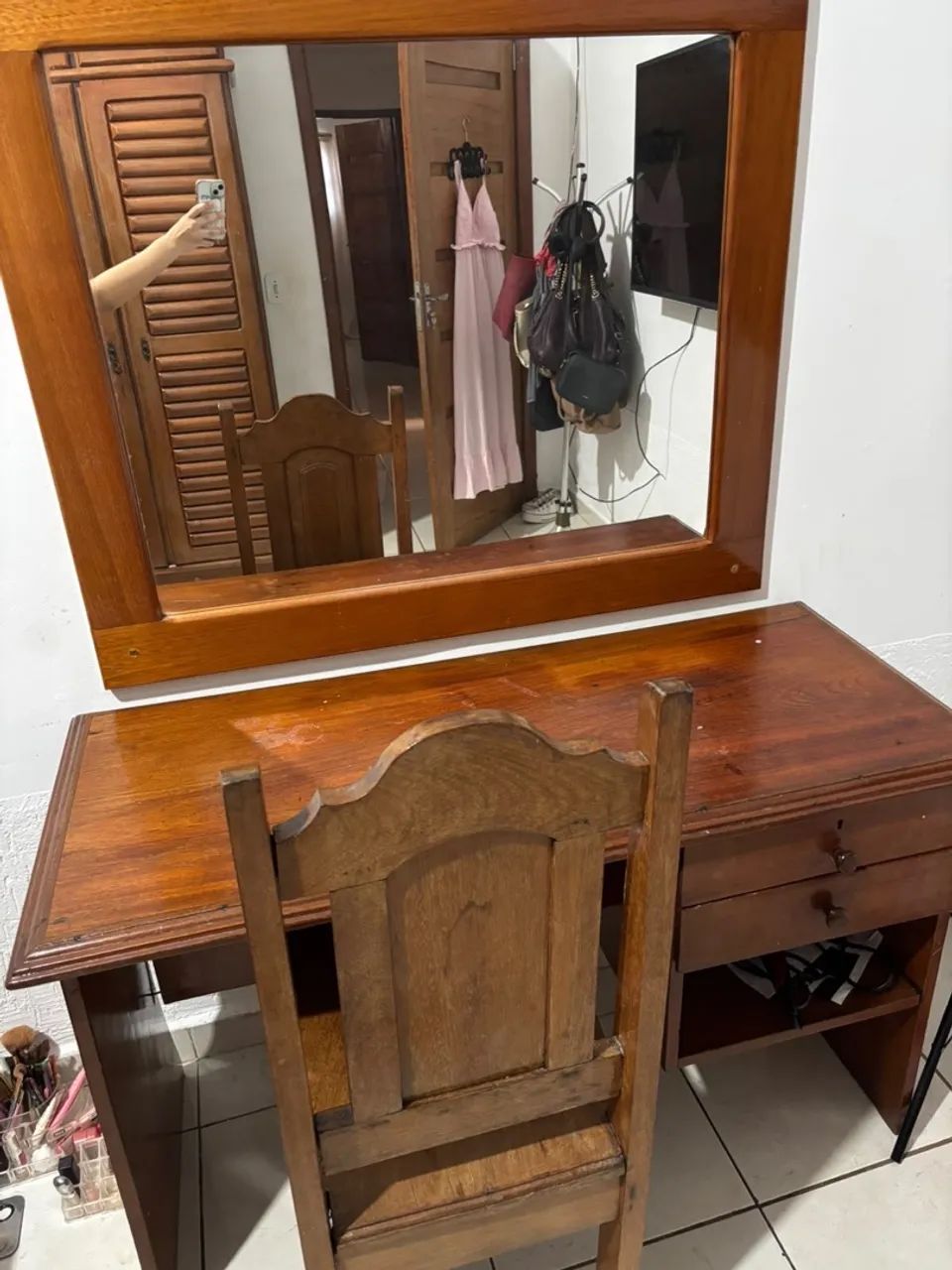 Vende-se Penteadeira de madeira - Foto 4