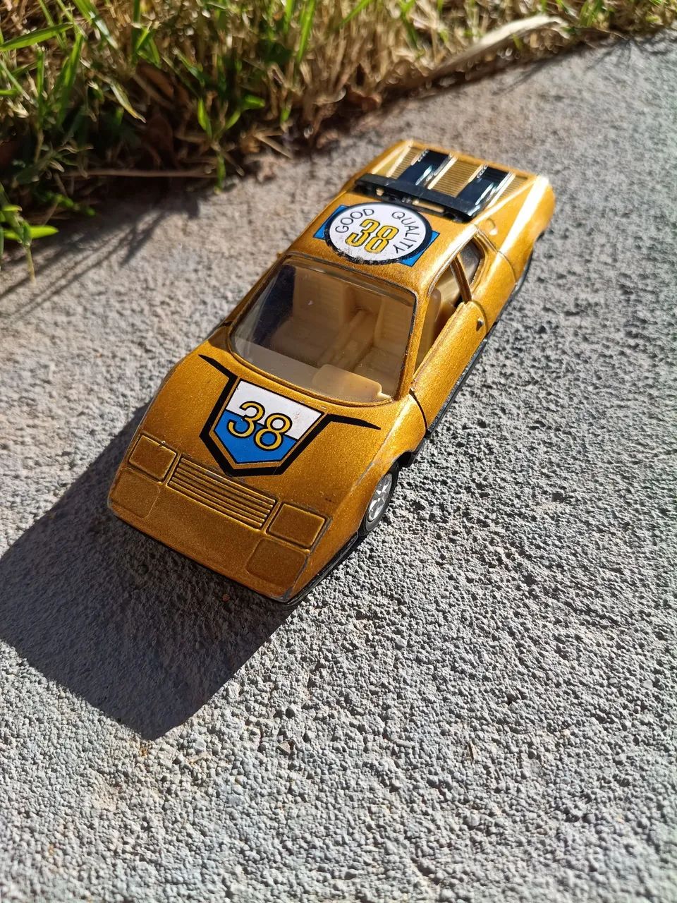 Miniatura de carrinhos antigos colecionáveis  - Foto 2