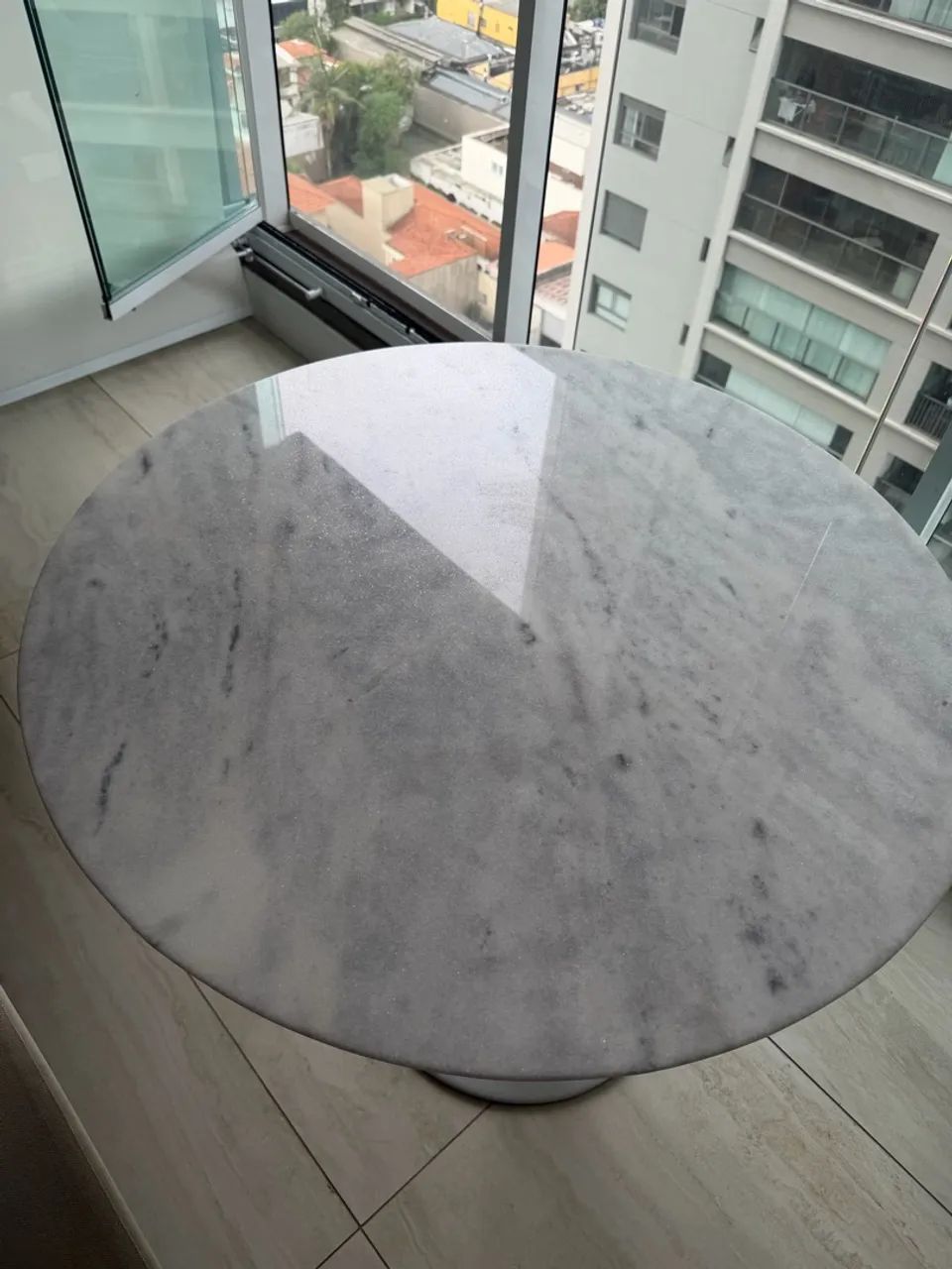 Mesa redonda saarinen 90cm com mármore espirito santo - Foto 2