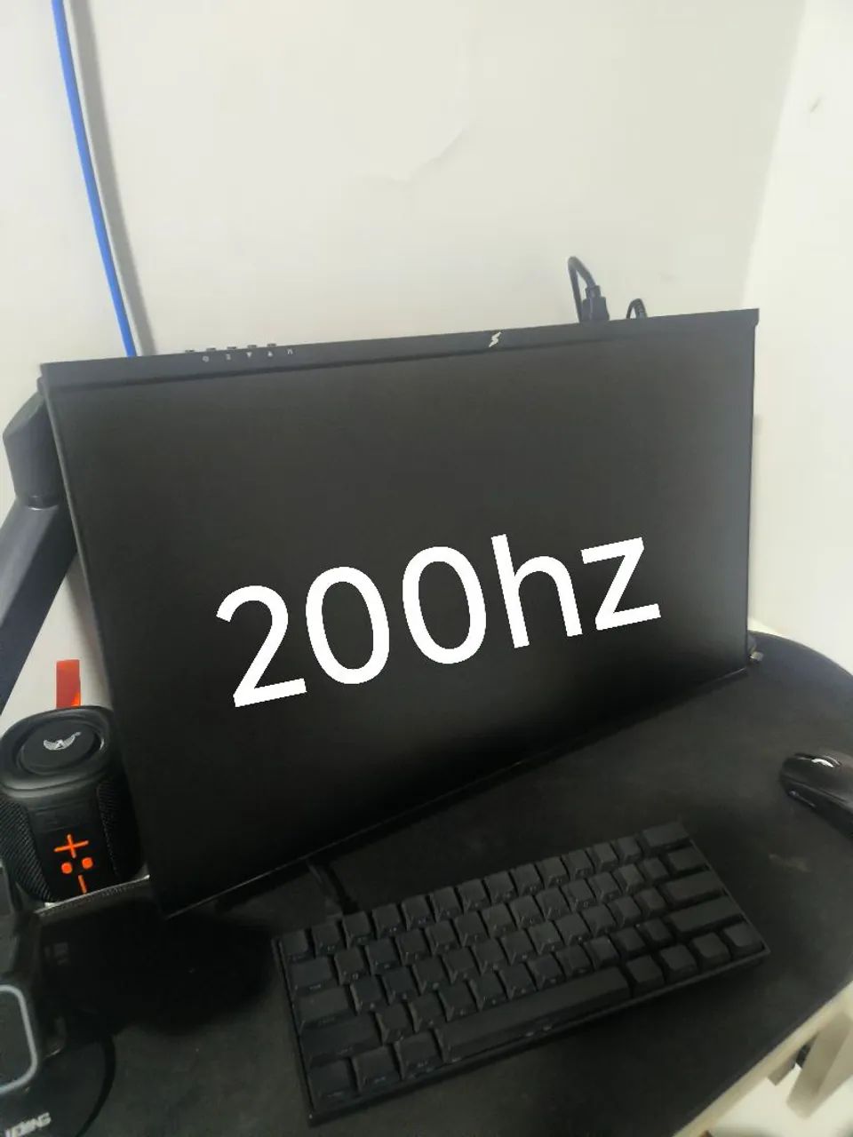 Monitor 200hz pouco uso 24 polegadas/ com braço articulado nimbo 110