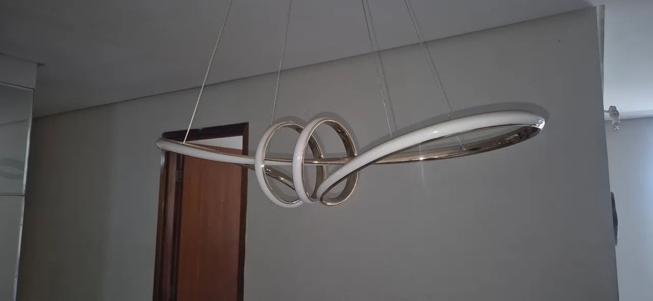 Lustre pendente de LED usado