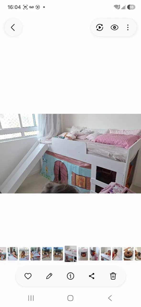 Cama infantil com escorrega.