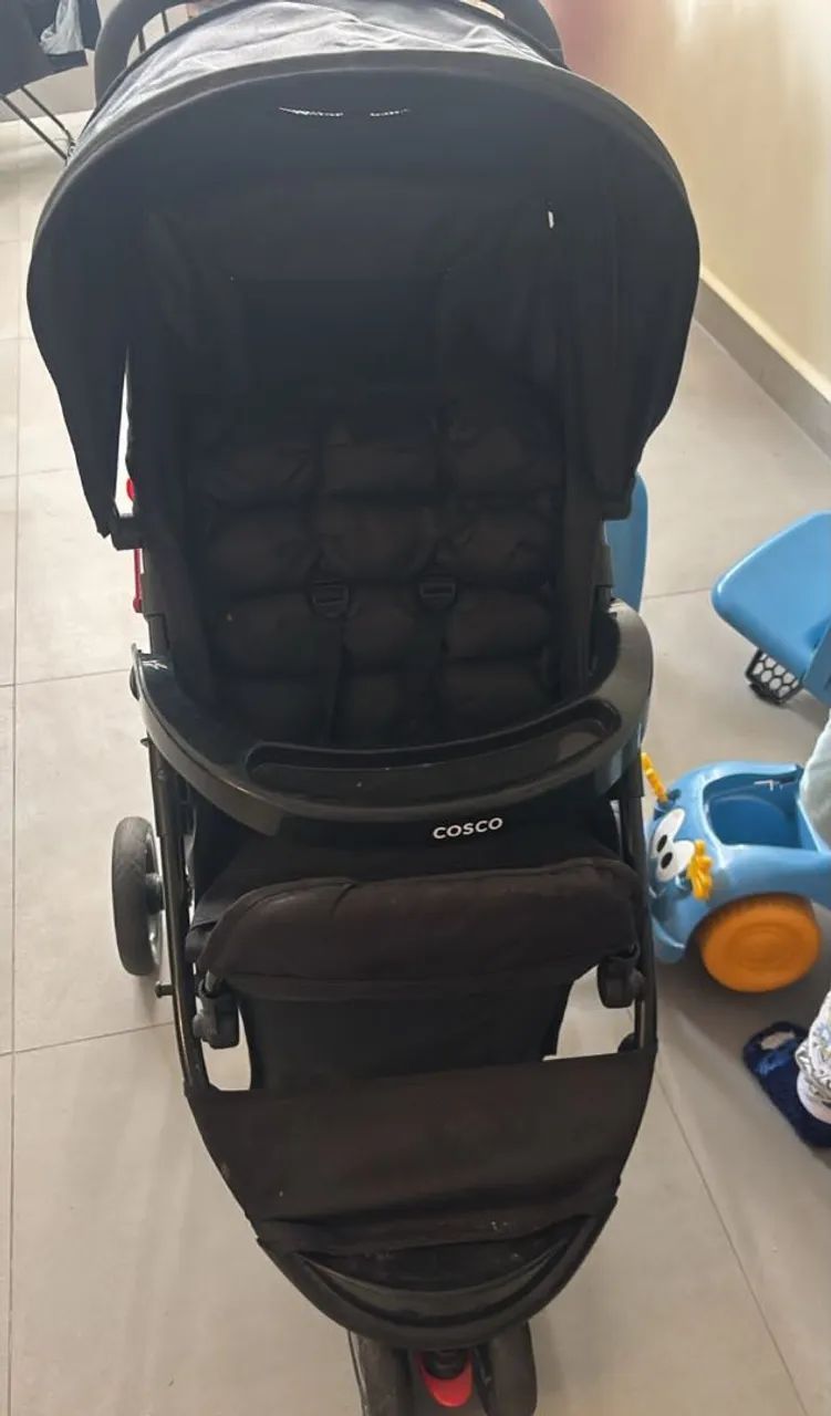 Carrinho Cosco usado em excelente estado.