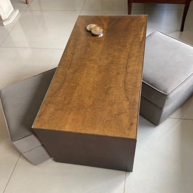 Mesa de Centro com 2 Puffs