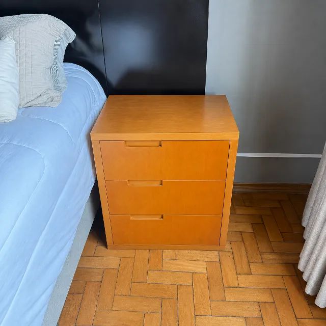 Mesa de cabeceira madeira maciça