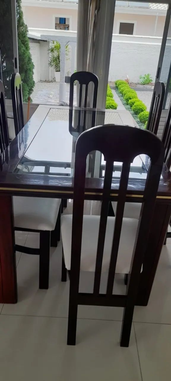 Mesa de madeira maciça com 8 cadeiras  - Foto 3