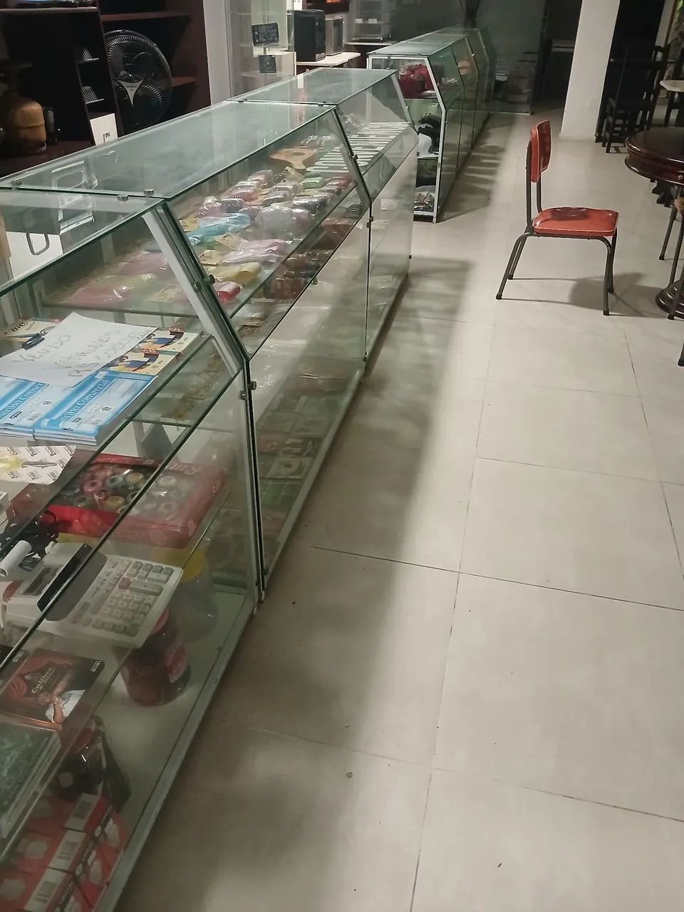 Vitrines para lojas em geral. 