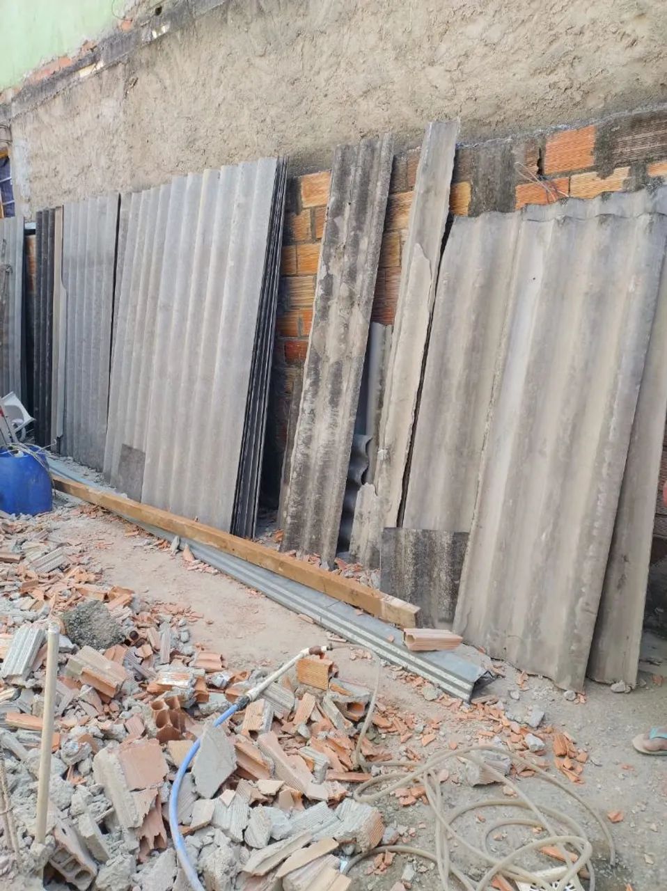 Sale of used roof tiles