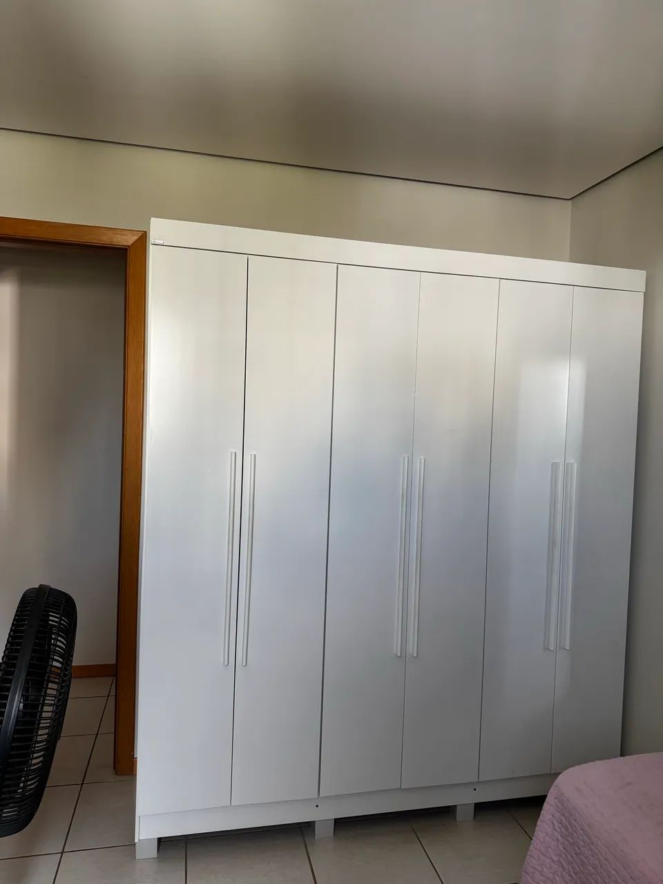Guarda-roupas branco 6 portas em MDF