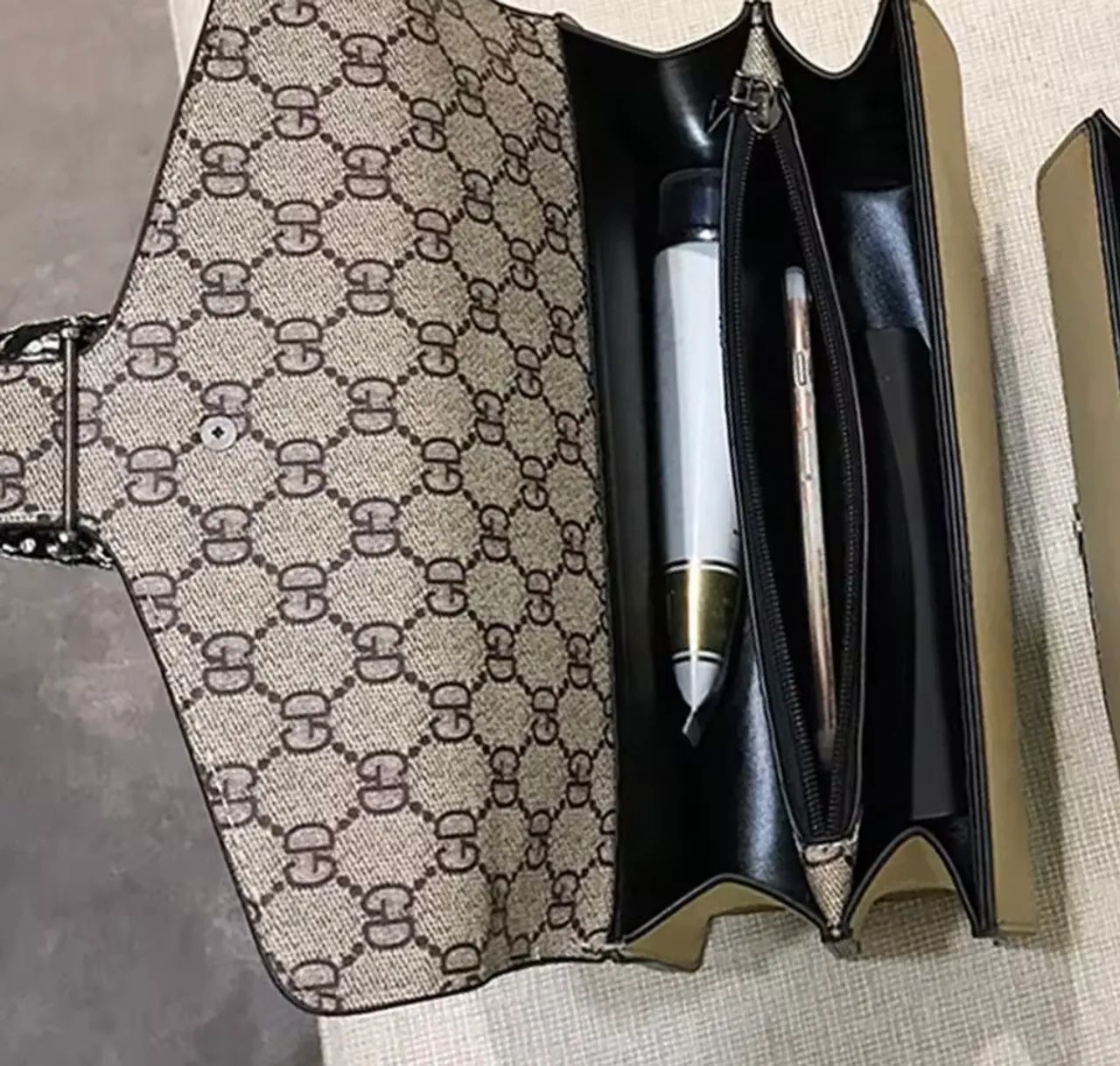 Lindíssima bolsa com detalhe em metal - Foto 3