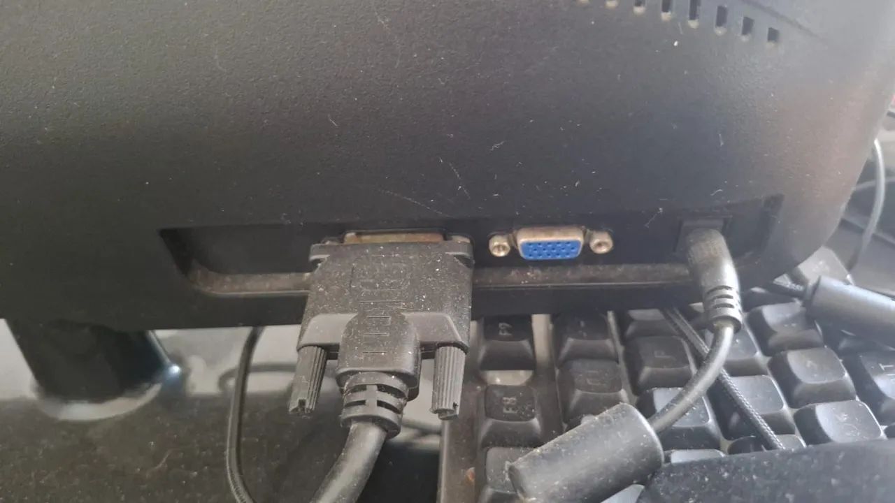 Monitores usados + cabos - Foto 4