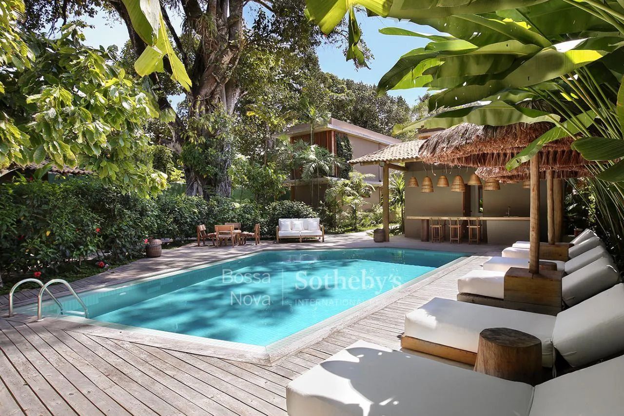 Casa com deck, piscina e ofurô integrados à natureza - Foto 5