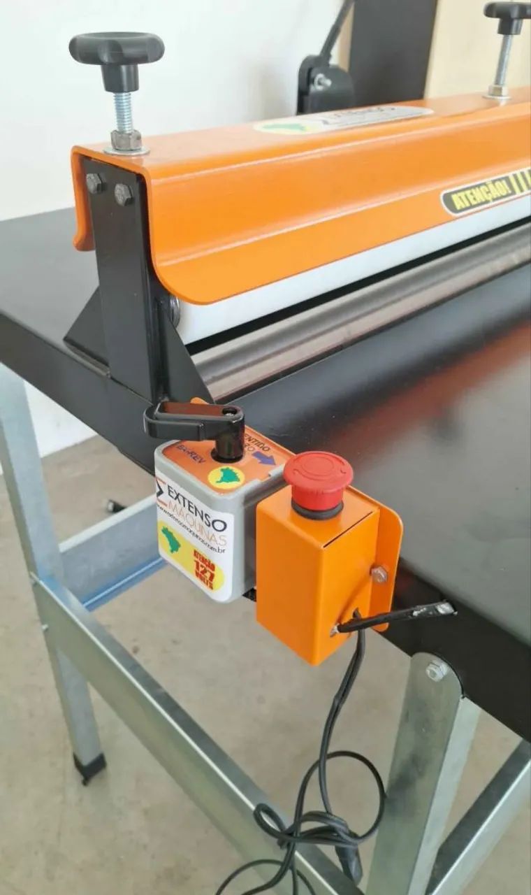 Máquina De Corte E Vinco Elétrica Semi Automática - 100cm com Bancada e 10 facas de corte. - Foto 4