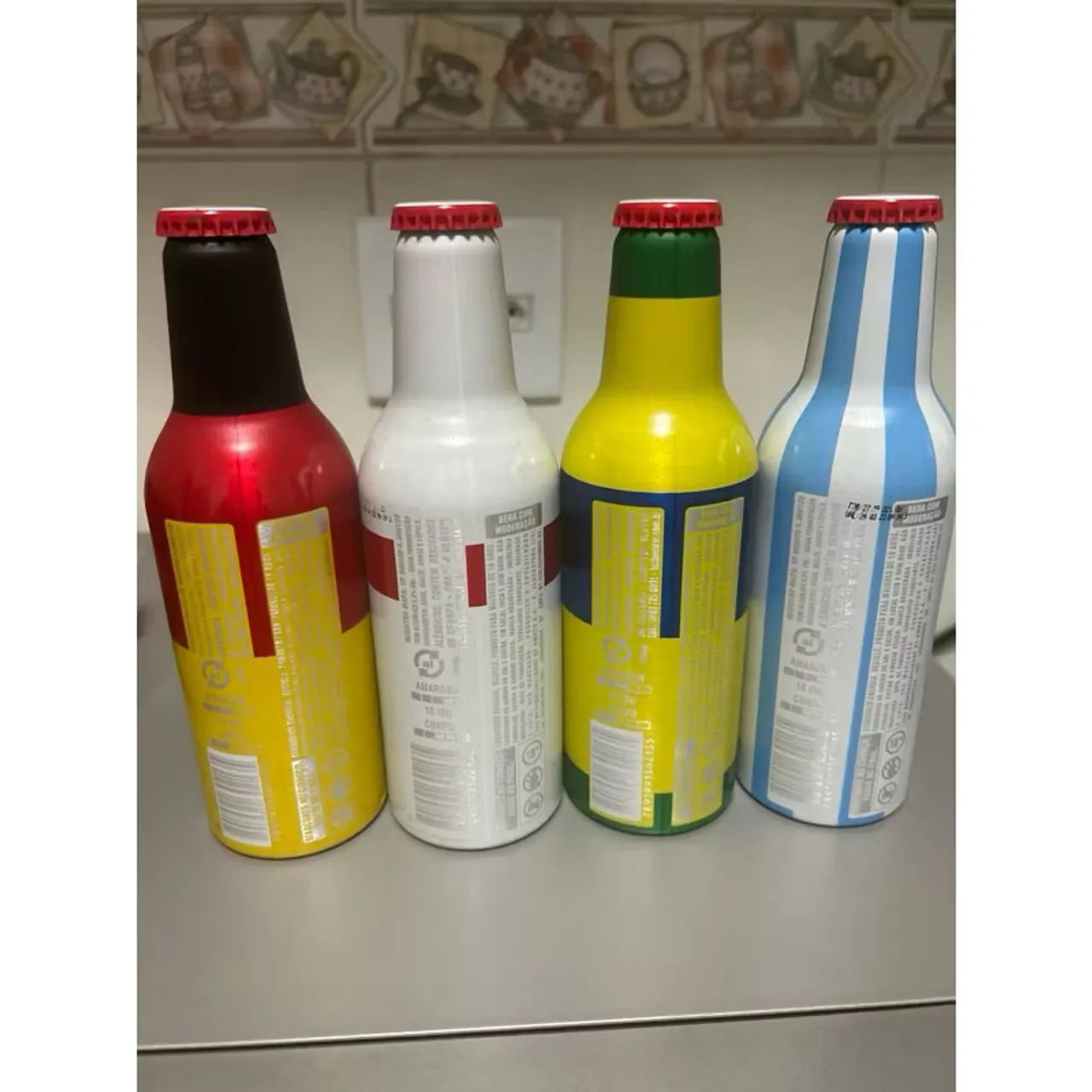 4 garrafas cerveja Budweiser Copa 2022  - Foto 2