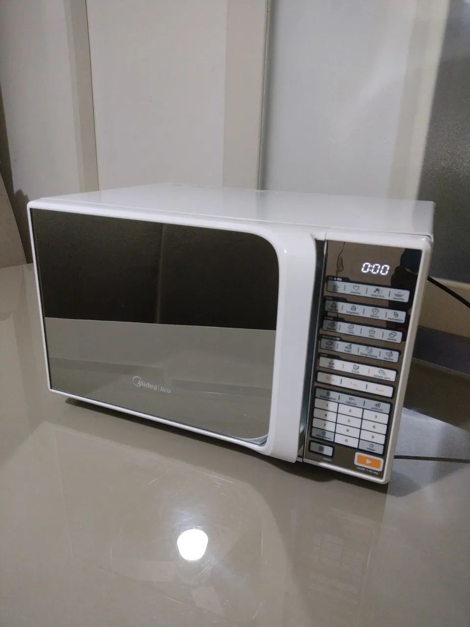 Microondas Midea 31 litros, Espelhado.