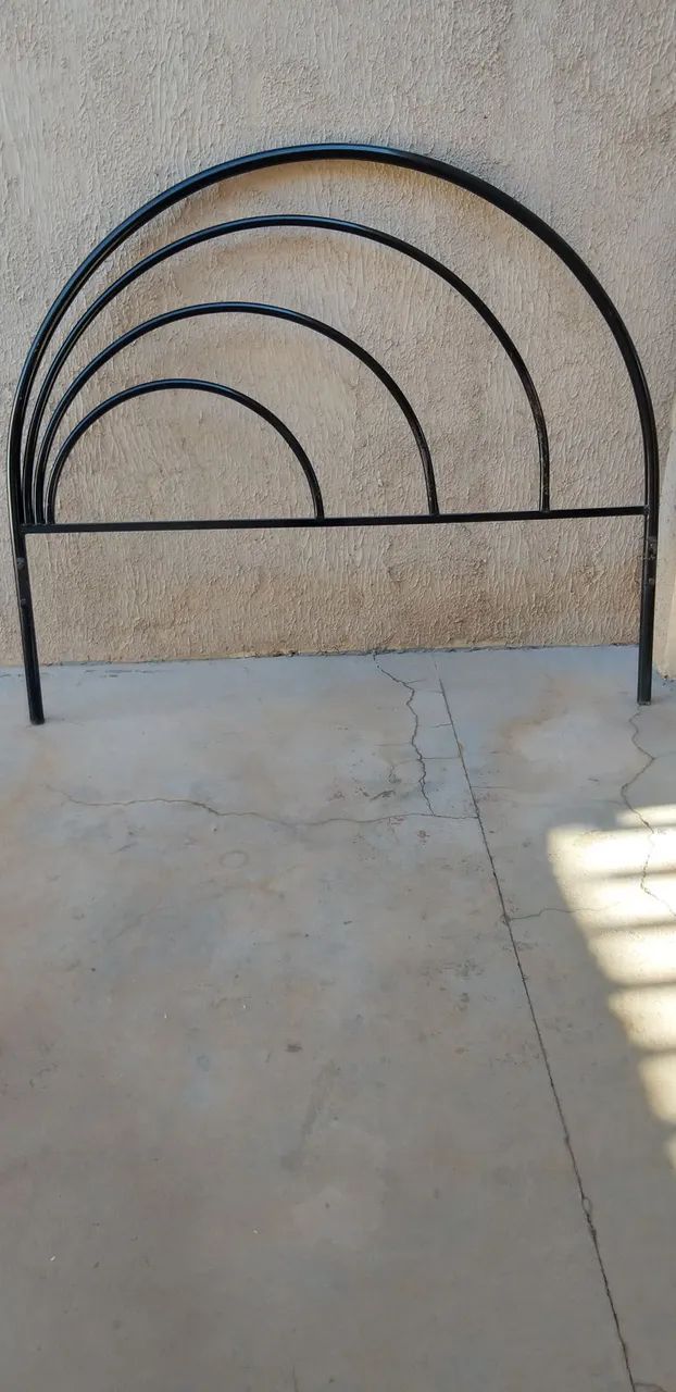 Vendo Cama de Casal de Ferro com Estrado de Madeira  - Foto 2