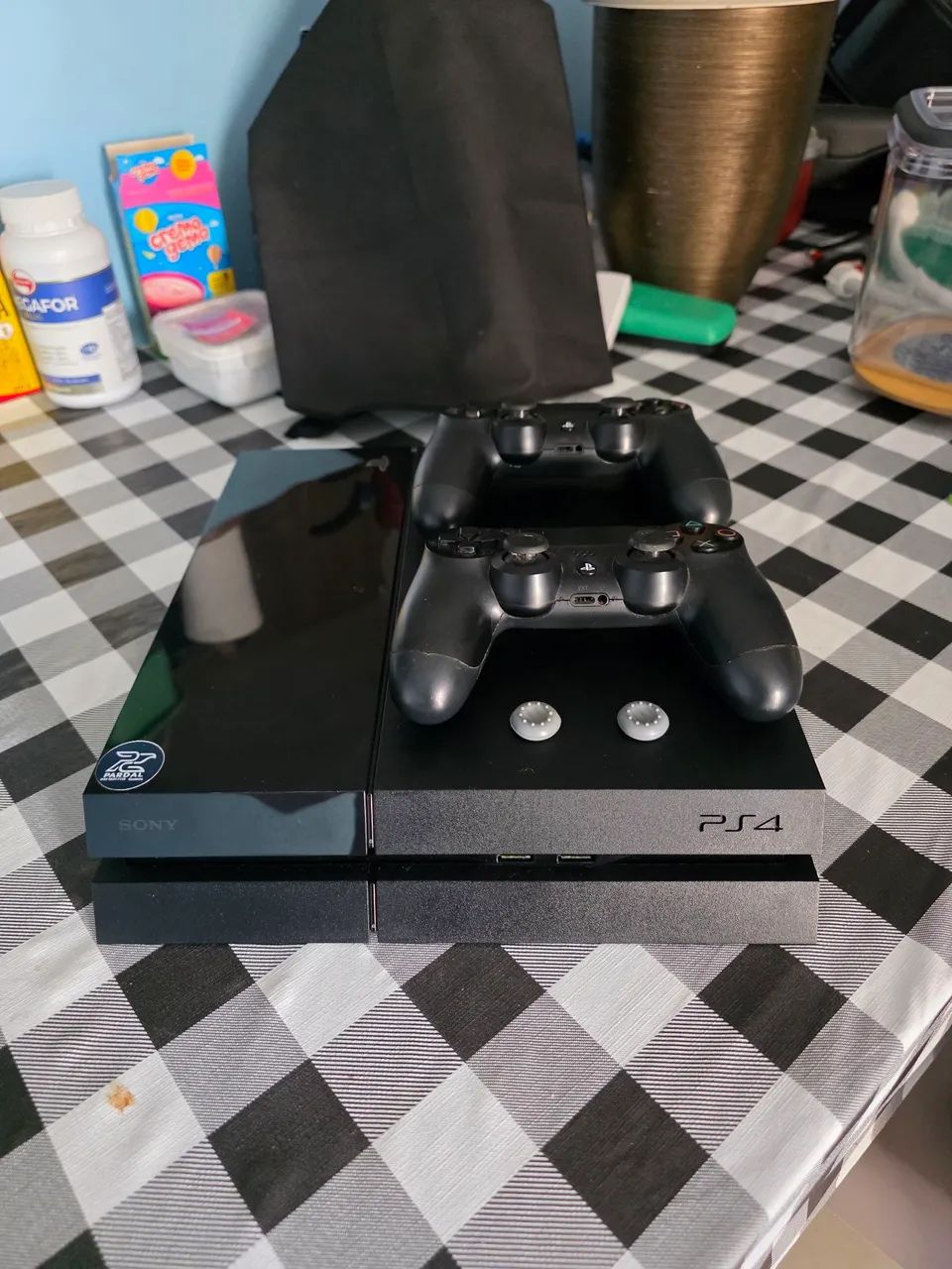 PS4 Fat + 2 Controles + Jogos
