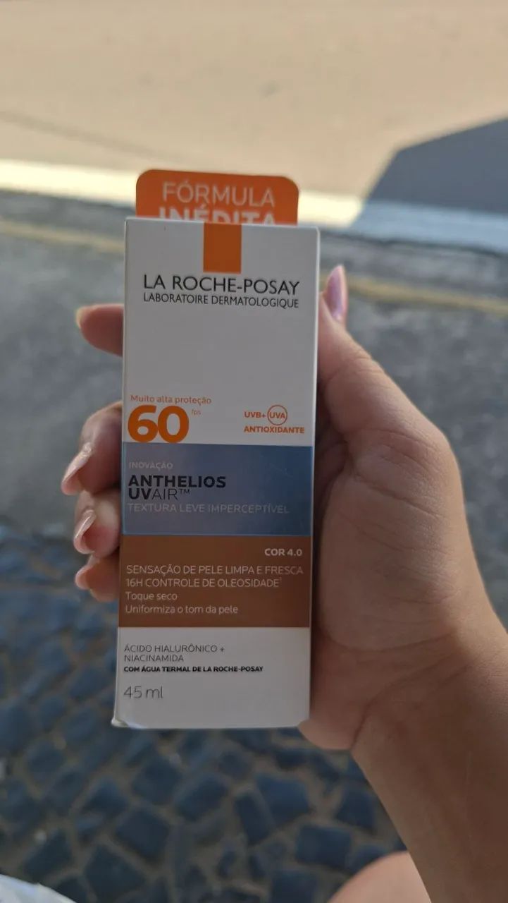 Protetor solar facial Anthelios UVair com 4.0