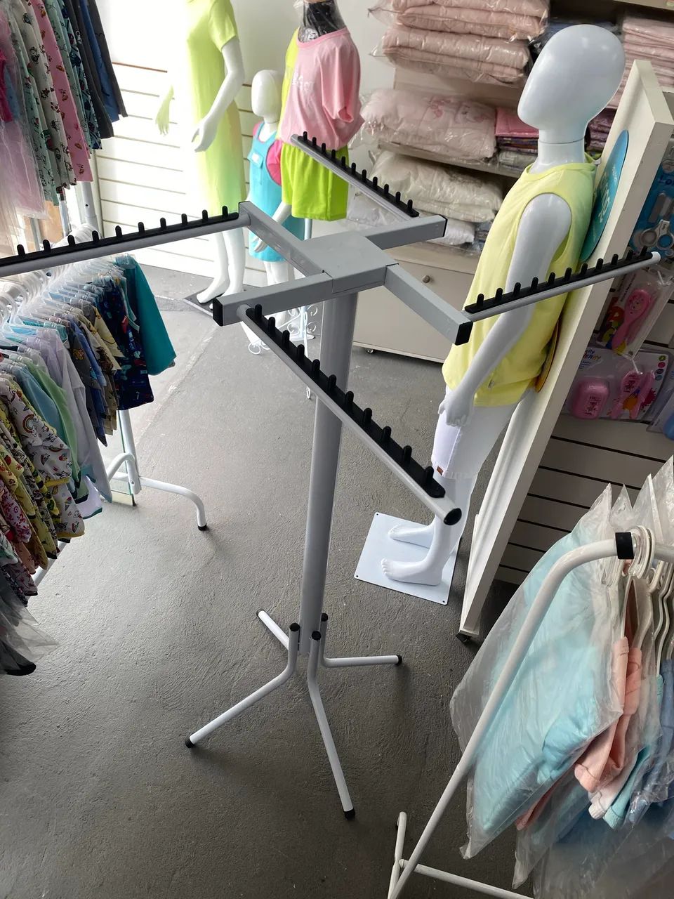 ARARA DE ROUPAS PARA LOJA - Foto 2
