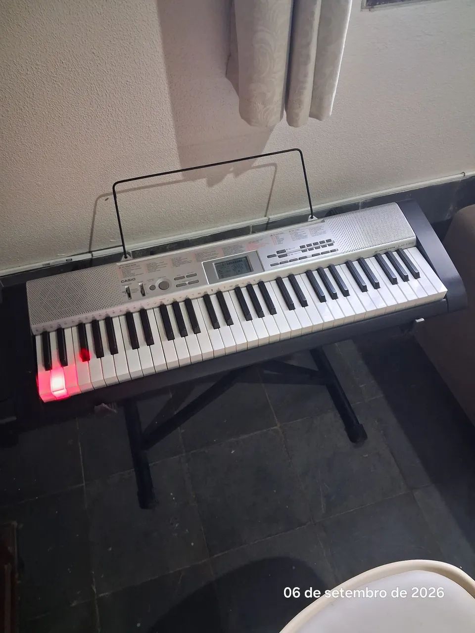 TECLADO CASIO LK130 COM SUPORTE - Foto 2