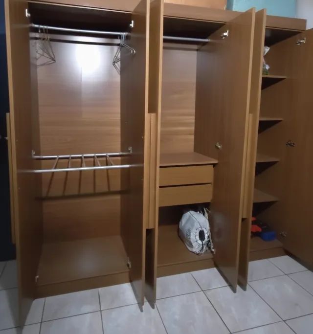 Guarda-Roupa espaçoso 6 portas - Foto 2